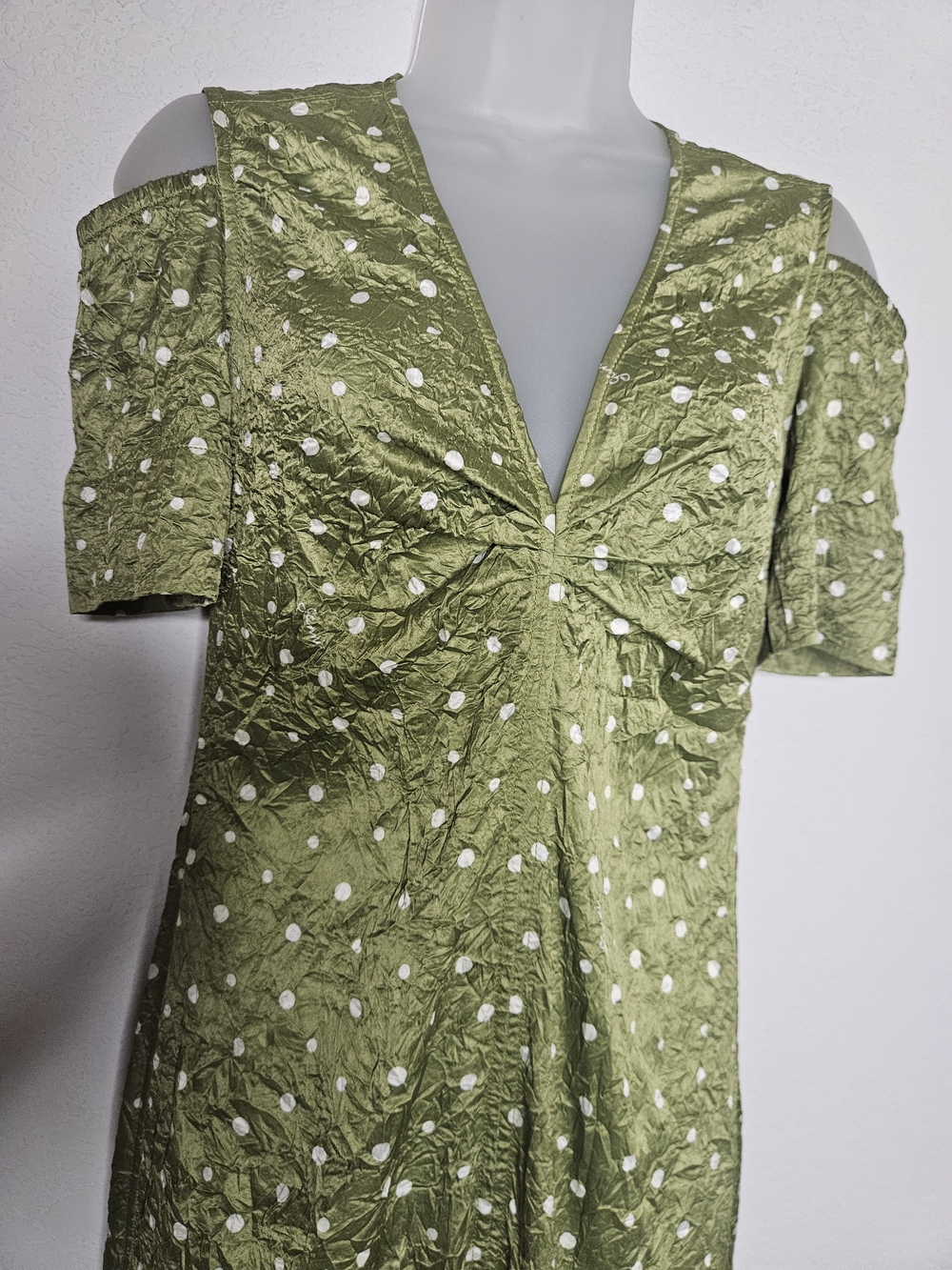 GANNI Green Polka Dot Cold Shoulder Midi Dress Size 34 US 4 V Neck Satin NWOT - Picture 8 of 16